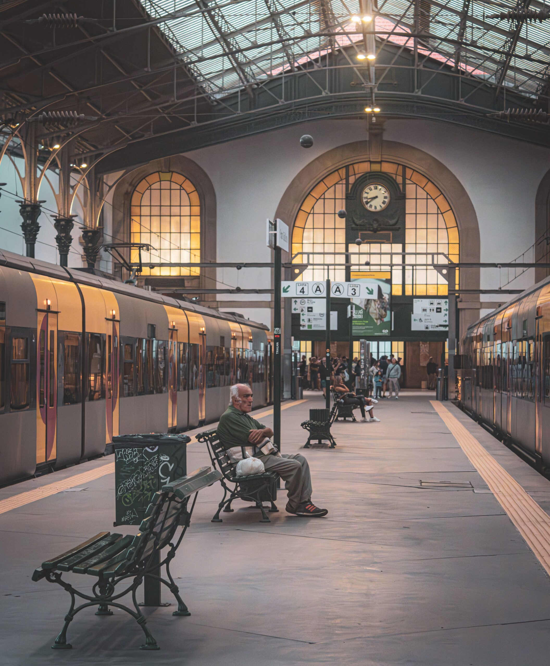 Hol dworca São Bento w Porto wyłożony kafelkami azulejos