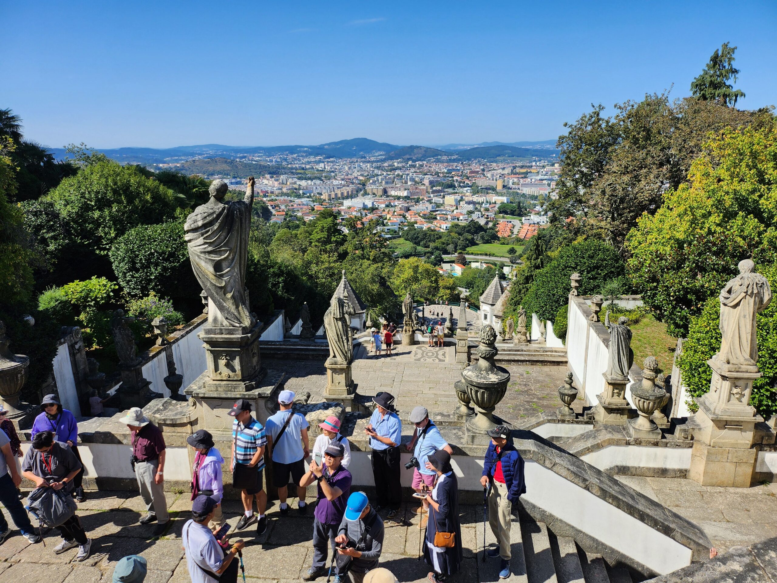 Barokowe schody sanktuarium Bom Jesus do Monte w Bradze