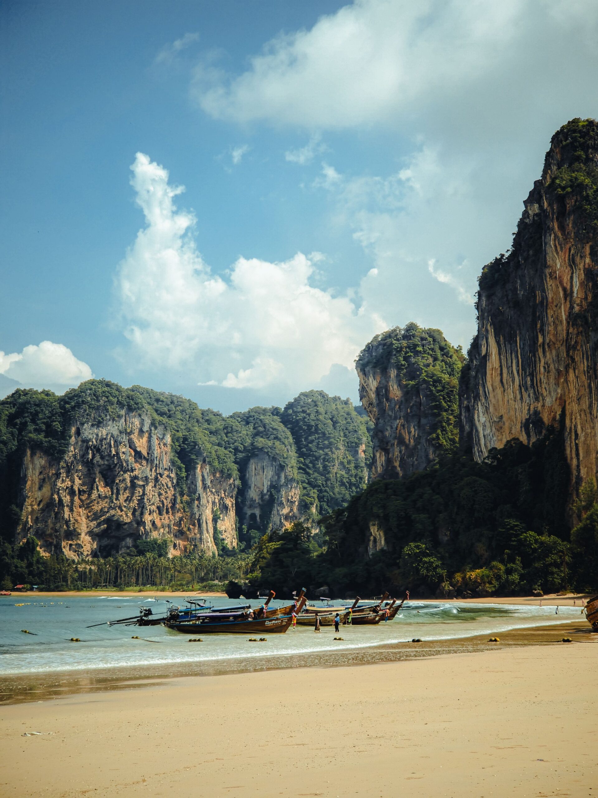 Tropikalne wybrzeże Krabi w Tajlandii